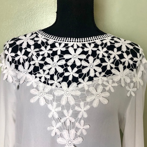 White lace neck blouse w drawstring bell sleeves - Picture 3 of 7